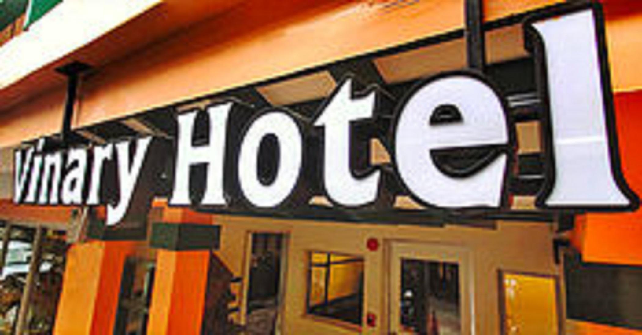 Vinary Hotel Sukhumvit Бангкок Экстерьер фото