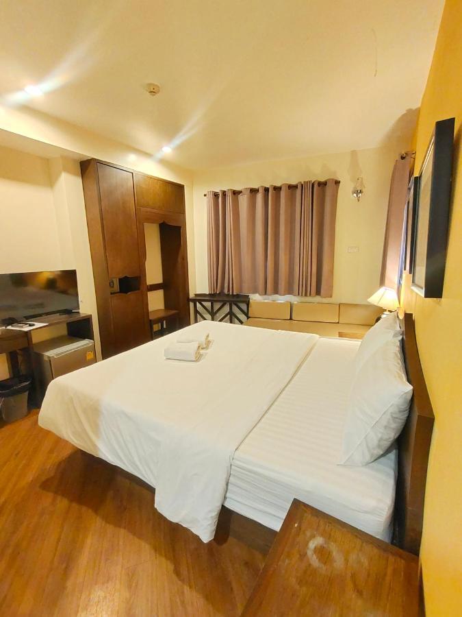 Vinary Hotel Sukhumvit Бангкок Экстерьер фото
