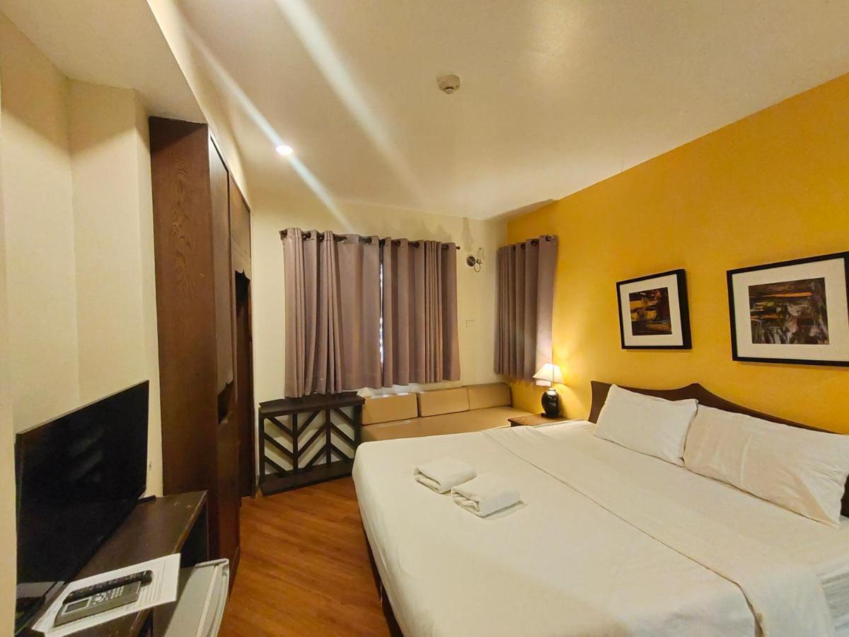 Vinary Hotel Sukhumvit Бангкок Экстерьер фото