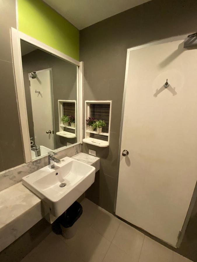 Vinary Hotel Sukhumvit Бангкок Экстерьер фото
