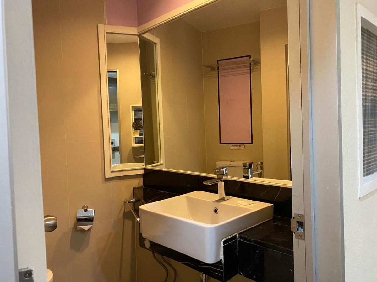 Vinary Hotel Sukhumvit Бангкок Экстерьер фото