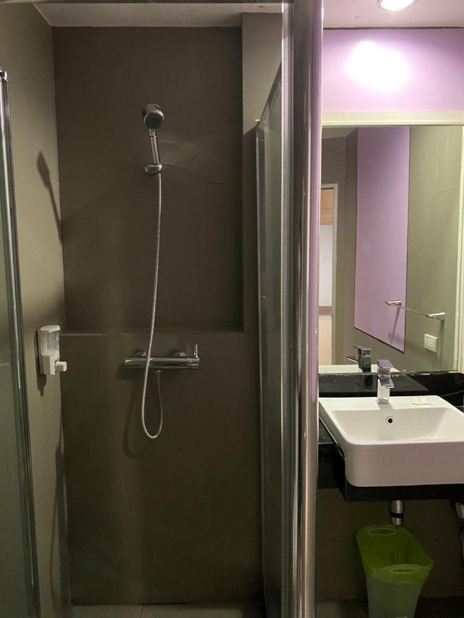 Vinary Hotel Sukhumvit Бангкок Экстерьер фото