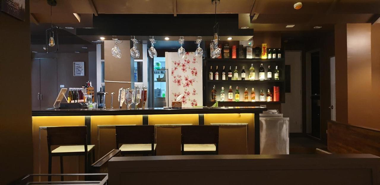 Vinary Hotel Sukhumvit Бангкок Экстерьер фото