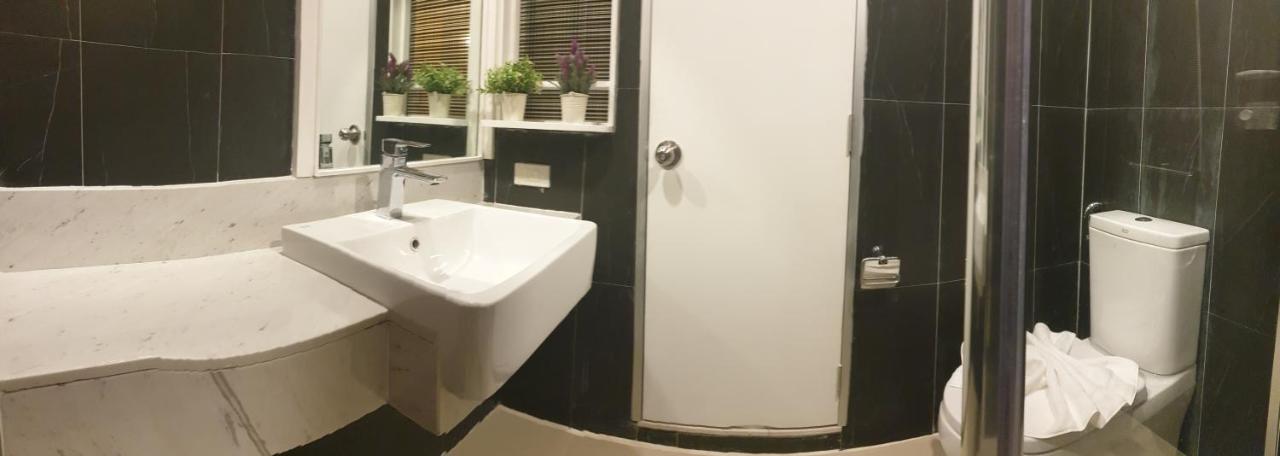 Vinary Hotel Sukhumvit Бангкок Экстерьер фото