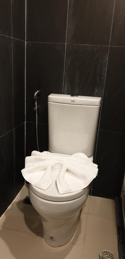 Vinary Hotel Sukhumvit Бангкок Экстерьер фото